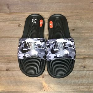 Men’s Nike Victori Slides
